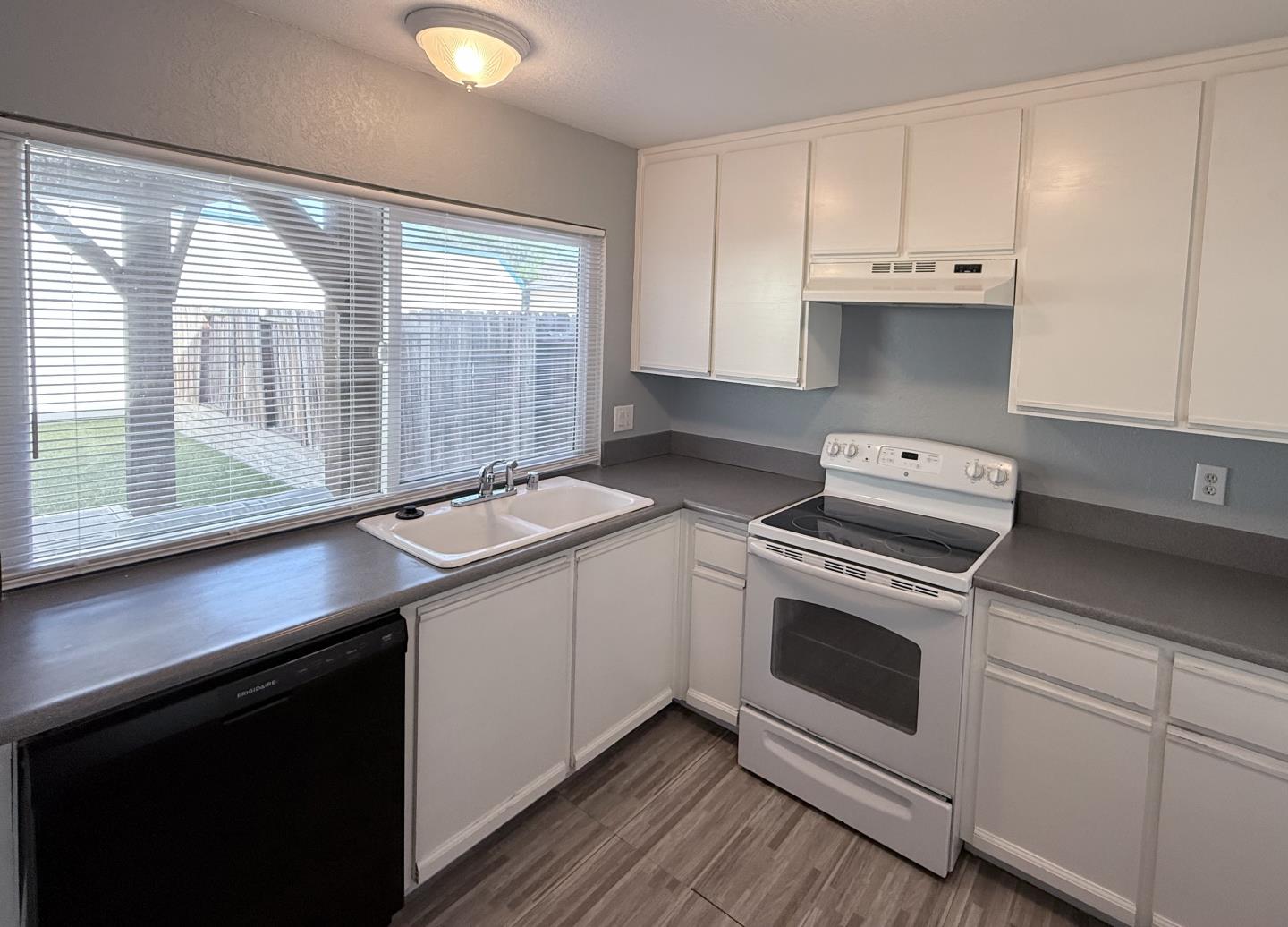 Detail Gallery Image 9 of 21 For 2423 Baltic Dr, Fairfield,  CA 94533 - 3 Beds | 1/1 Baths