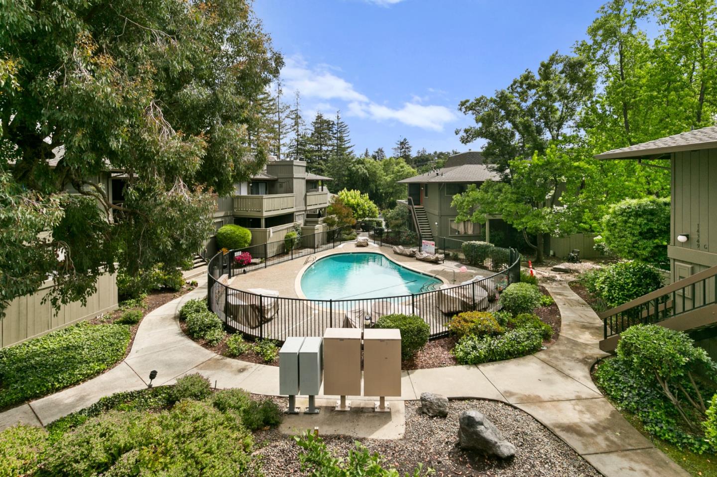 Detail Gallery Image 10 of 16 For 14351 Saratoga Ave #B,  Saratoga,  CA 95070 - 2 Beds | 2 Baths