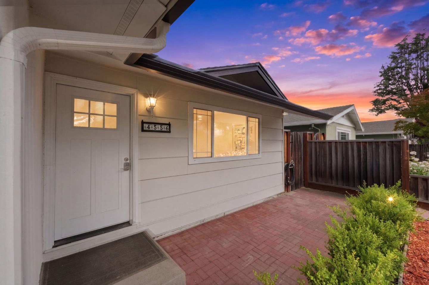 Detail Gallery Image 4 of 43 For Harwood Rd, San Jose,  CA 95124 - 6 Beds | 4 Baths