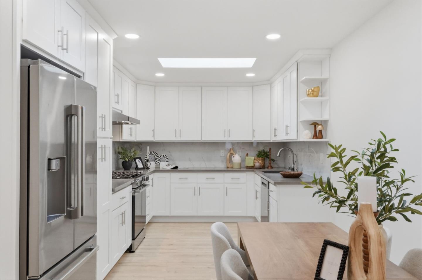 Detail Gallery Image 8 of 43 For Harwood Rd, San Jose,  CA 95124 - 6 Beds | 4 Baths