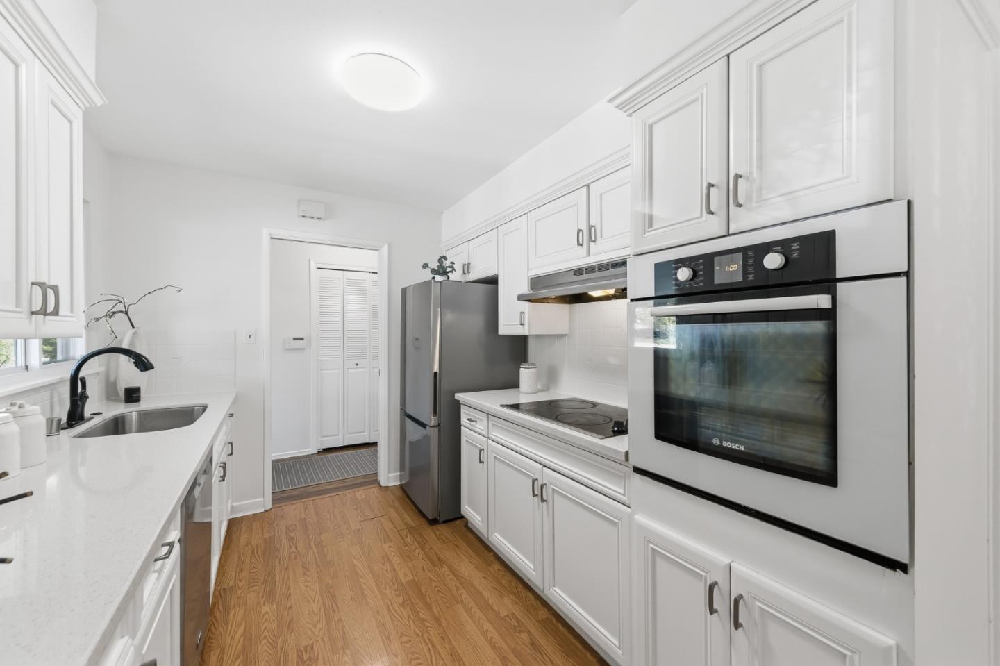 Detail Gallery Image 10 of 37 For 681 Emerald Hill Rd, Redwood City,  CA 94061 - 3 Beds | 2 Baths