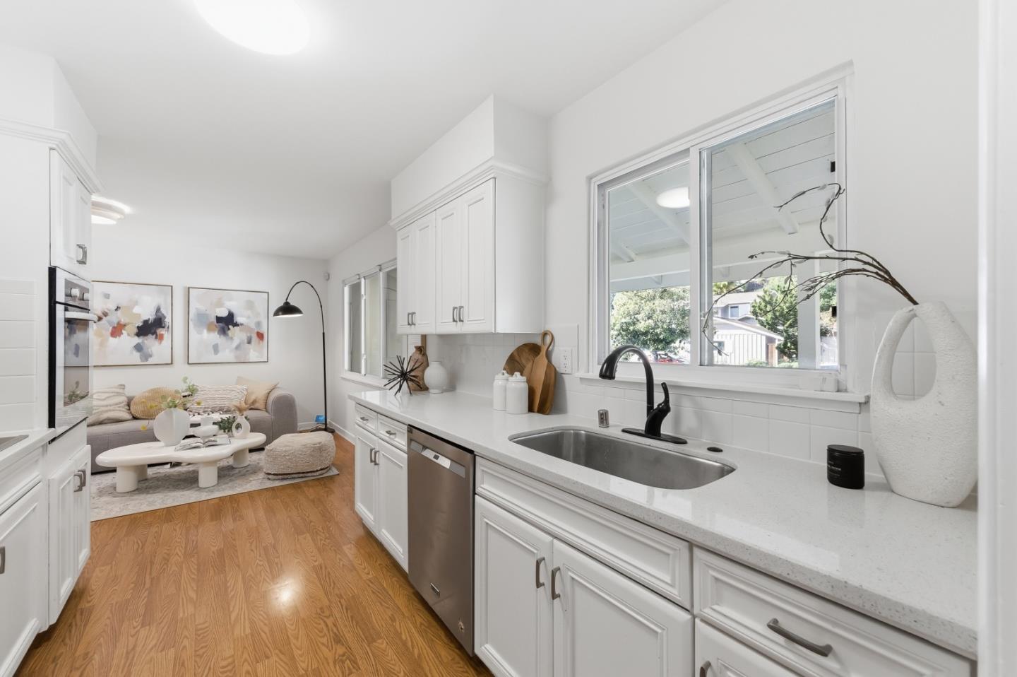 Detail Gallery Image 16 of 37 For 681 Emerald Hill Rd, Redwood City,  CA 94061 - 3 Beds | 2 Baths