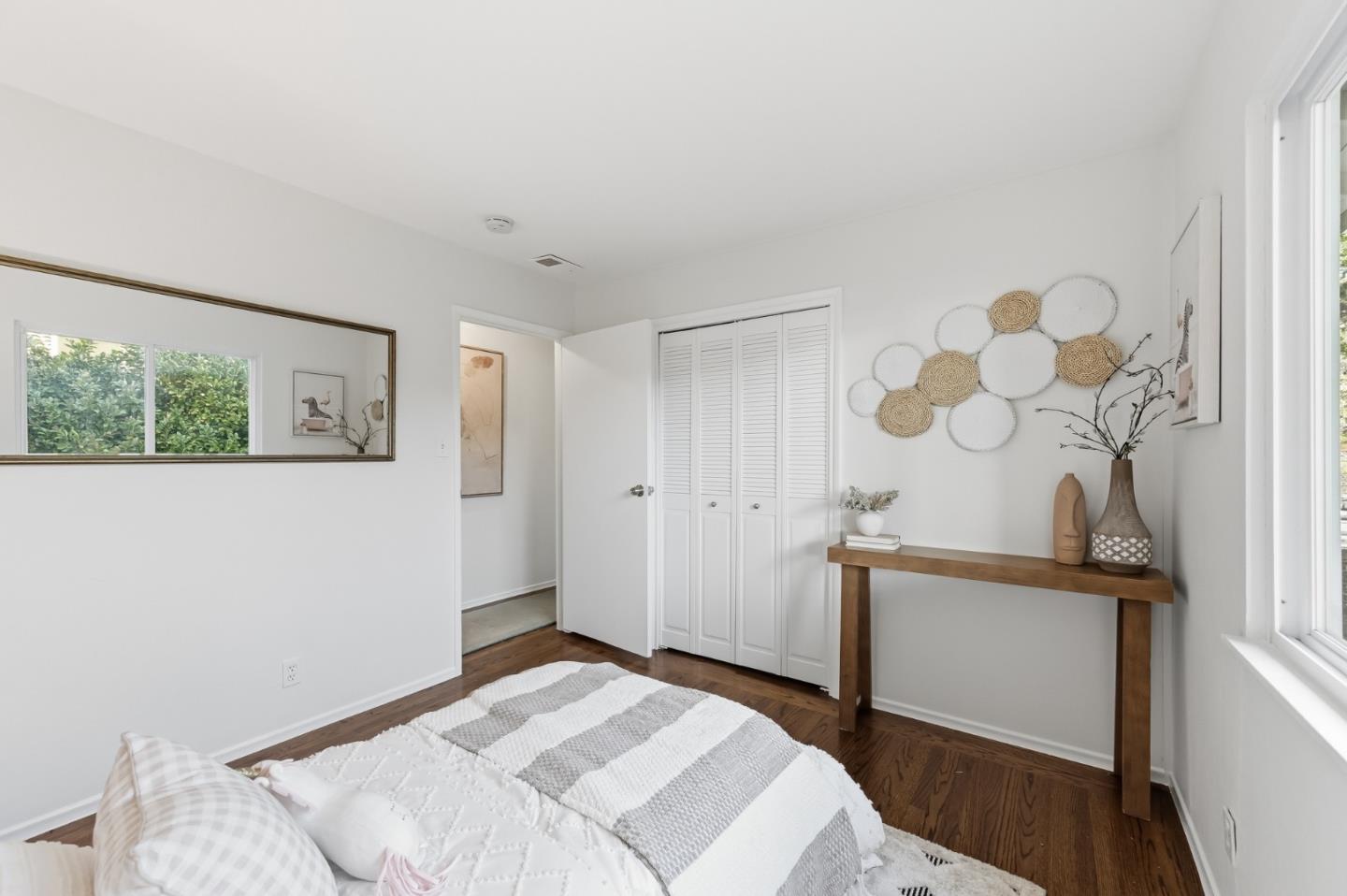 Detail Gallery Image 21 of 37 For 681 Emerald Hill Rd, Redwood City,  CA 94061 - 3 Beds | 2 Baths