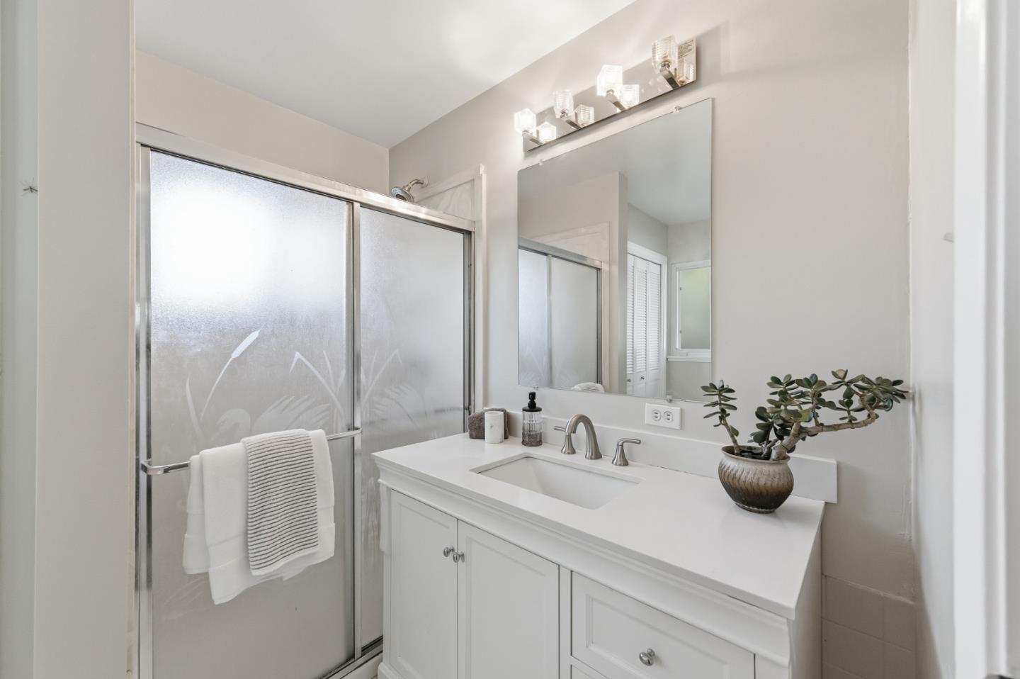 Detail Gallery Image 26 of 37 For 681 Emerald Hill Rd, Redwood City,  CA 94061 - 3 Beds | 2 Baths