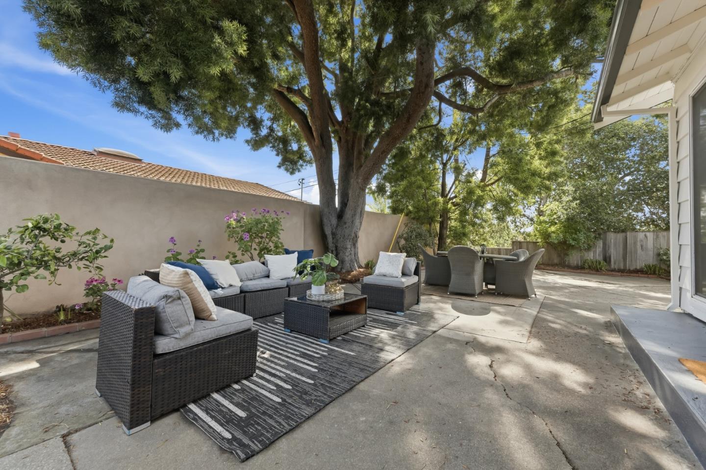 Detail Gallery Image 27 of 37 For 681 Emerald Hill Rd, Redwood City,  CA 94061 - 3 Beds | 2 Baths