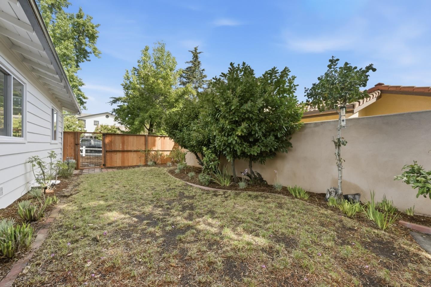 Detail Gallery Image 29 of 37 For 681 Emerald Hill Rd, Redwood City,  CA 94061 - 3 Beds | 2 Baths