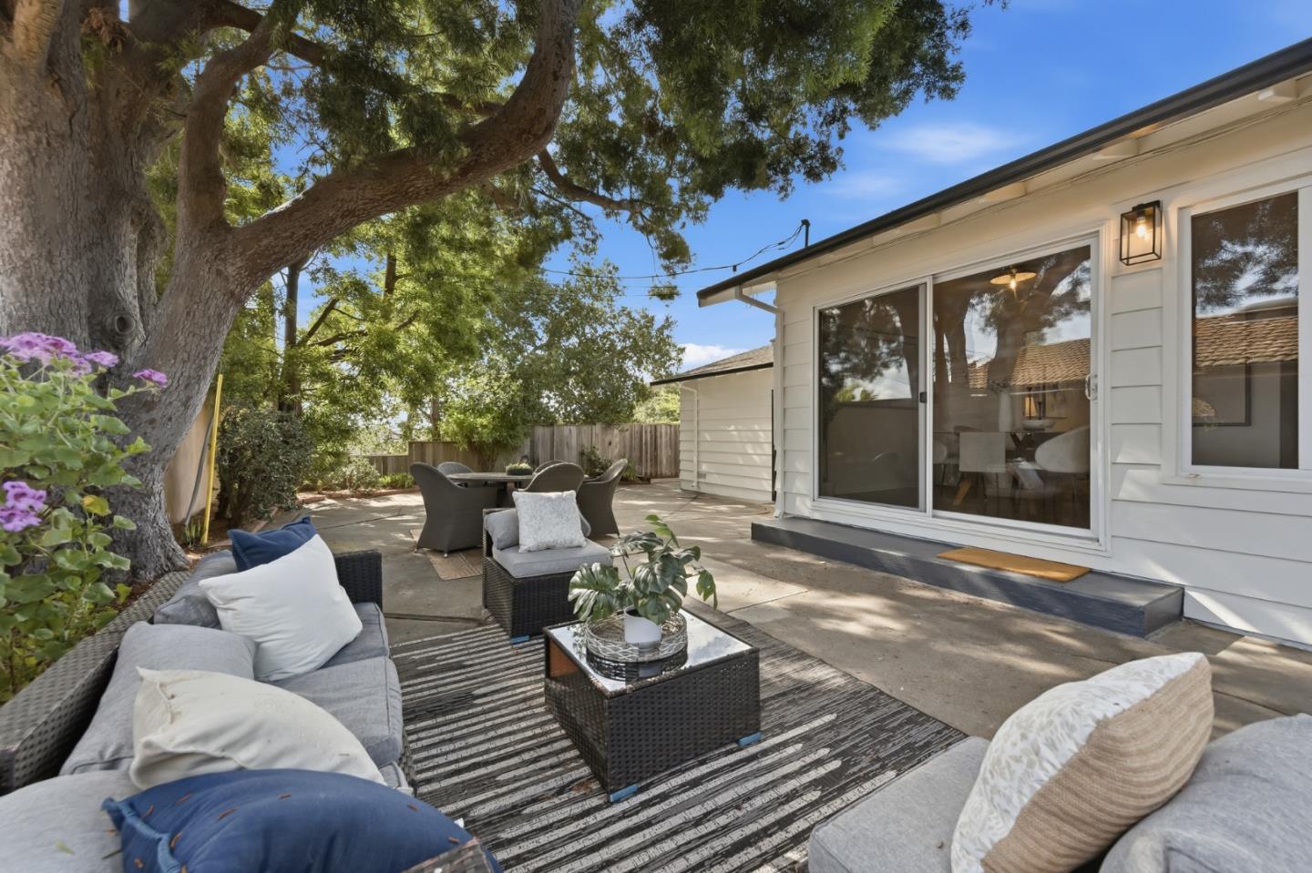 Detail Gallery Image 31 of 37 For 681 Emerald Hill Rd, Redwood City,  CA 94061 - 3 Beds | 2 Baths