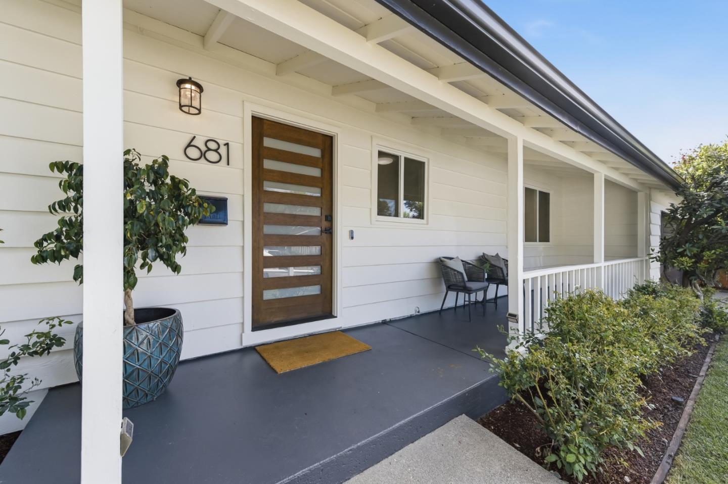 Detail Gallery Image 5 of 37 For 681 Emerald Hill Rd, Redwood City,  CA 94061 - 3 Beds | 2 Baths