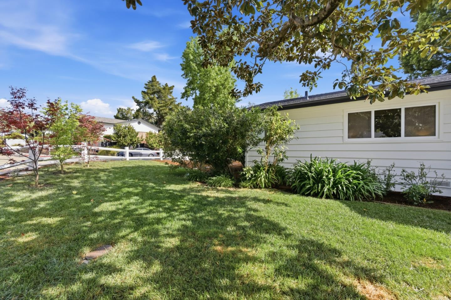 Detail Gallery Image 6 of 37 For 681 Emerald Hill Rd, Redwood City,  CA 94061 - 3 Beds | 2 Baths