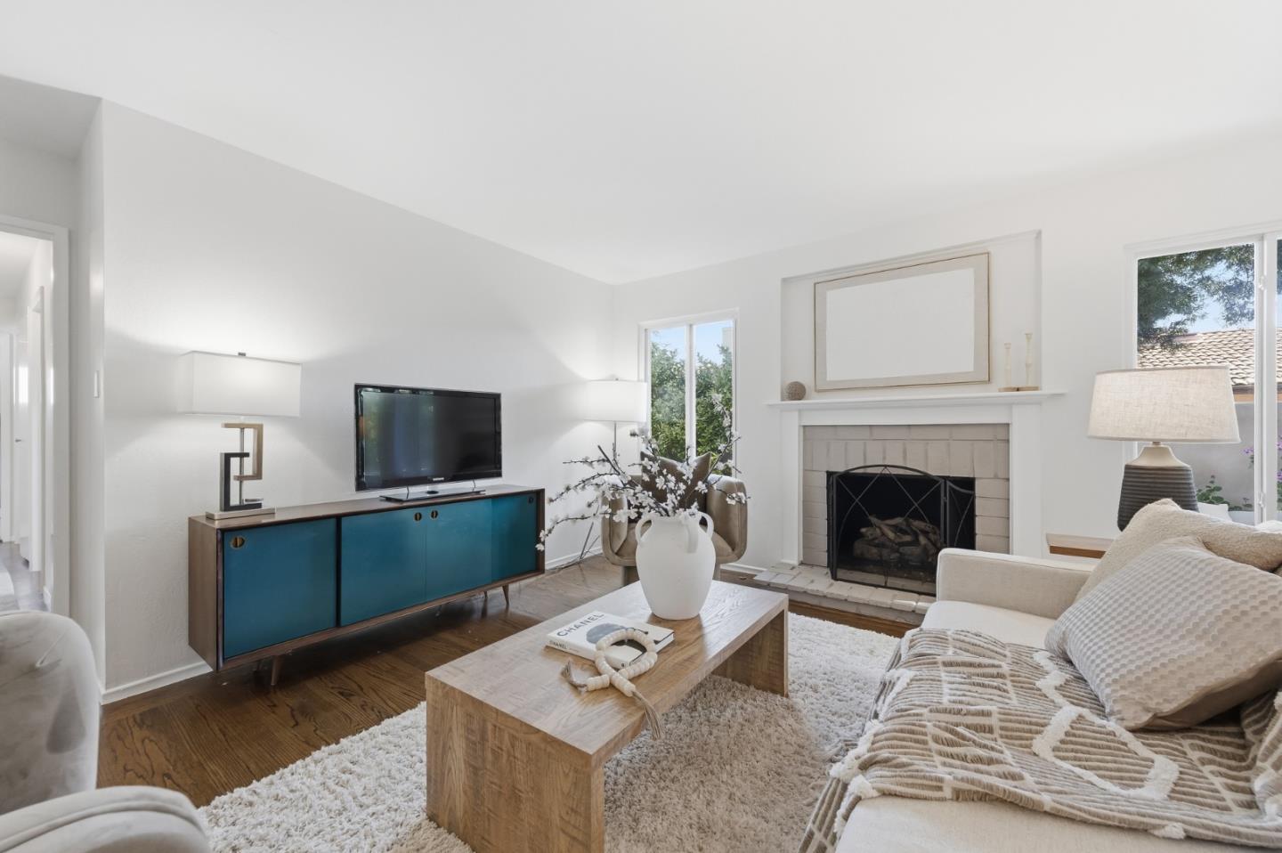 Detail Gallery Image 7 of 37 For 681 Emerald Hill Rd, Redwood City,  CA 94061 - 3 Beds | 2 Baths