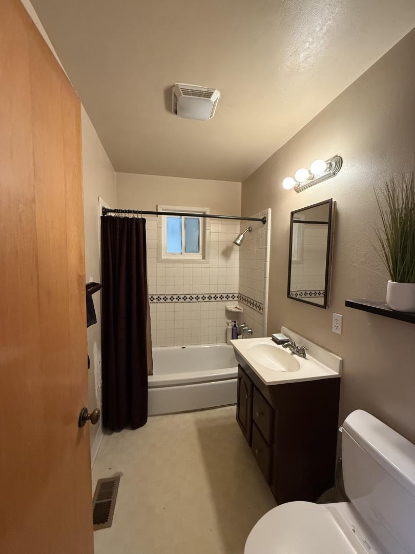 Detail Gallery Image 4 of 6 For 1223 Kiely Blvd, Santa Clara,  CA 95051 - 3 Beds | 2 Baths