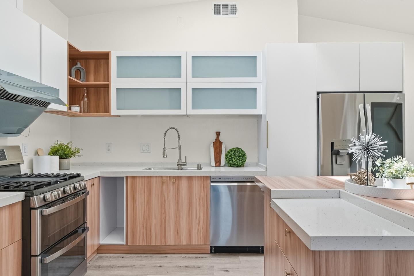 Detail Gallery Image 10 of 44 For 747 Madrone Ave, Sunnyvale,  CA 94085 - 3 Beds | 2/1 Baths