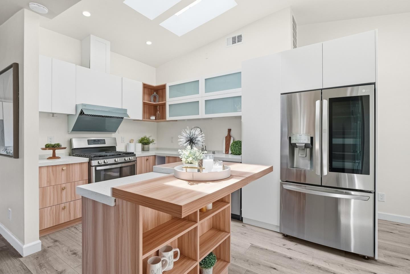 Detail Gallery Image 11 of 44 For 747 Madrone Ave, Sunnyvale,  CA 94085 - 3 Beds | 2/1 Baths