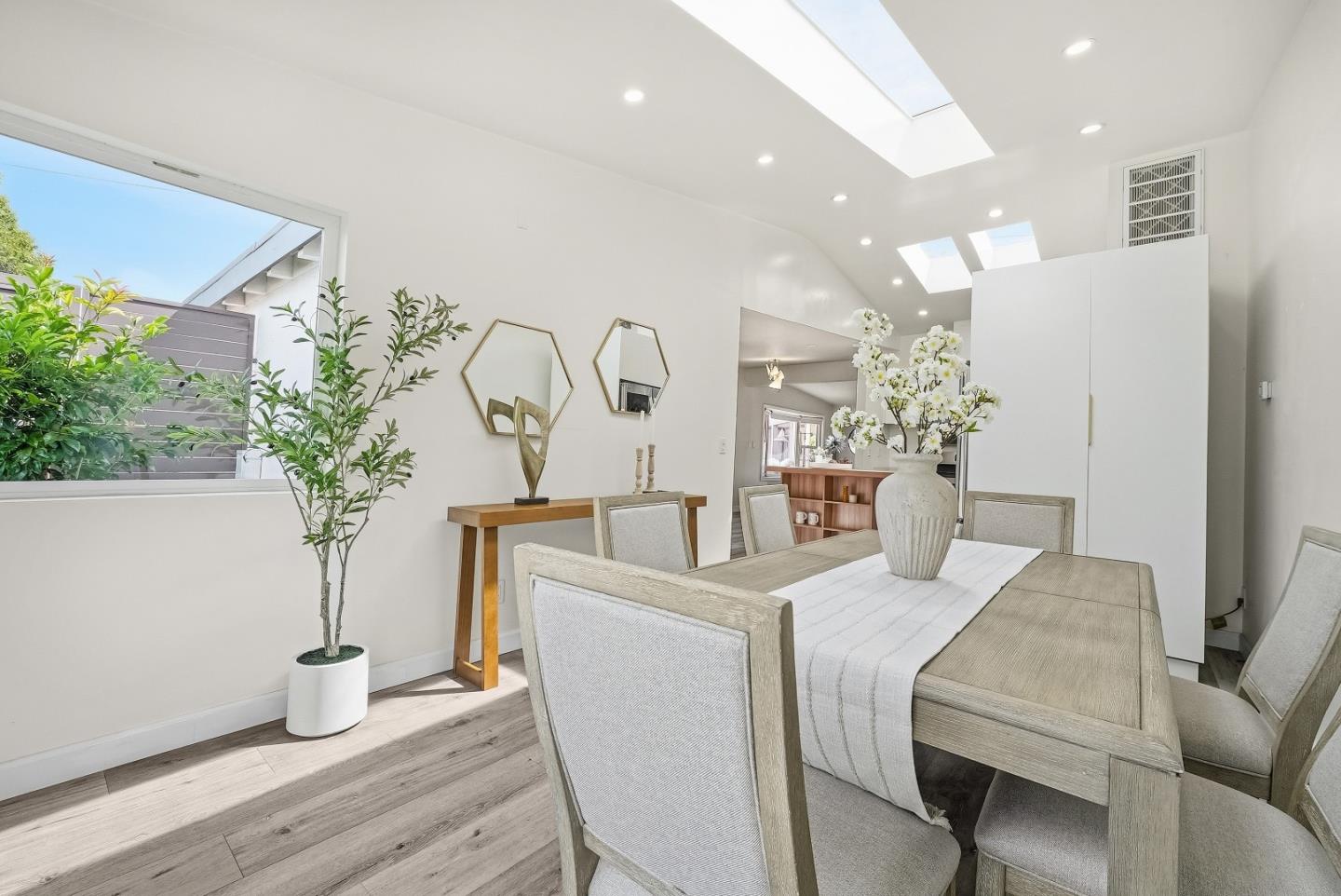 Detail Gallery Image 15 of 44 For 747 Madrone Ave, Sunnyvale,  CA 94085 - 3 Beds | 2/1 Baths