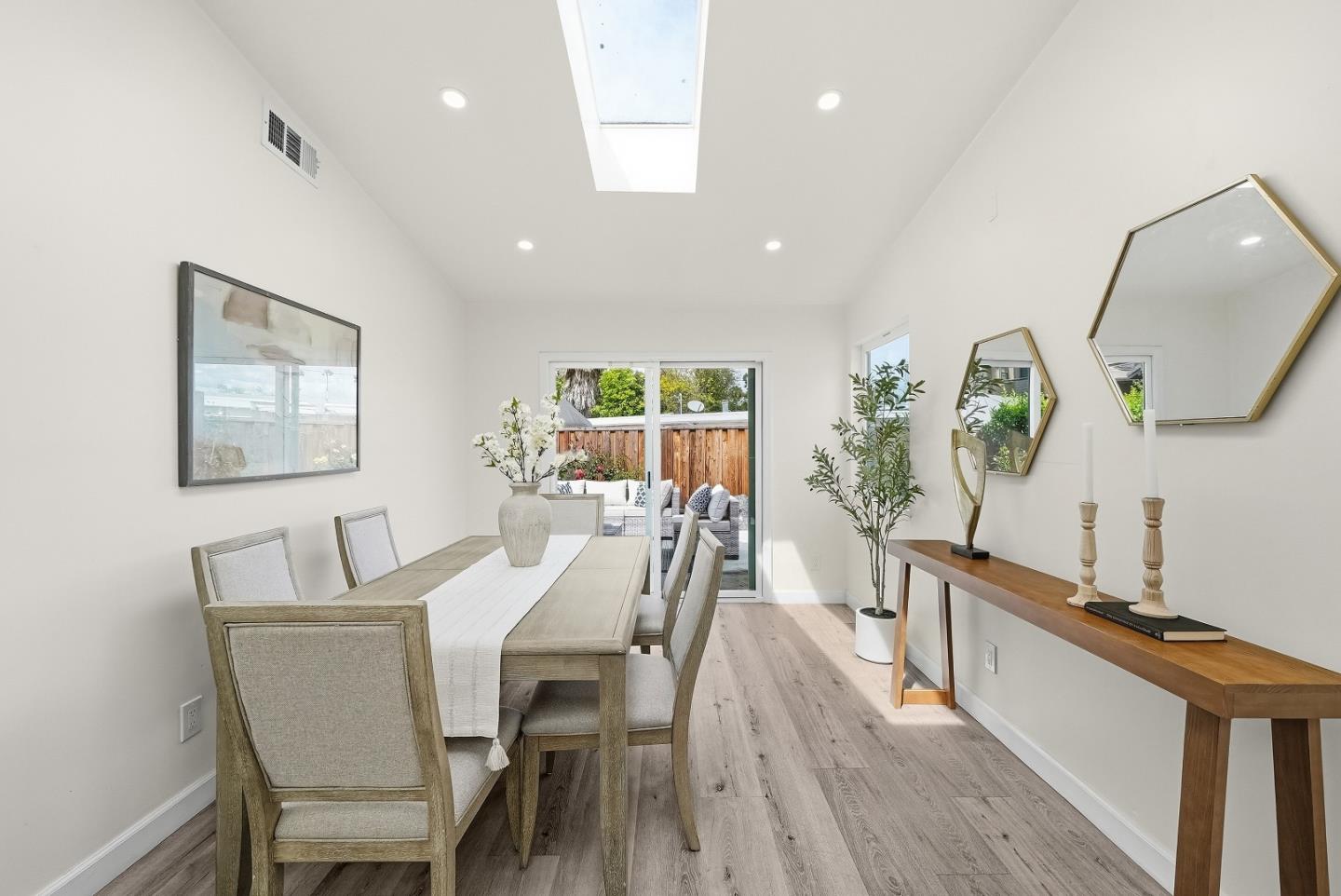 Detail Gallery Image 16 of 44 For 747 Madrone Ave, Sunnyvale,  CA 94085 - 3 Beds | 2/1 Baths