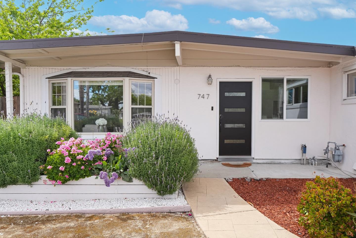 Detail Gallery Image 2 of 44 For 747 Madrone Ave, Sunnyvale,  CA 94085 - 3 Beds | 2/1 Baths