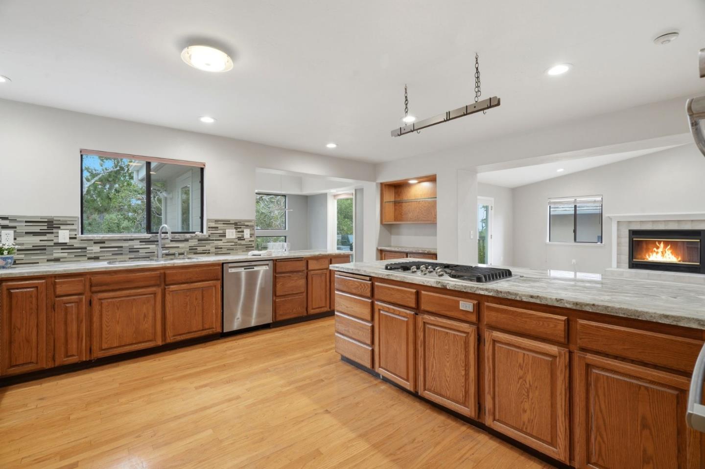 Detail Gallery Image 25 of 54 For 8 Cramden Dr, Monterey,  CA 93940 - 4 Beds | 3/1 Baths