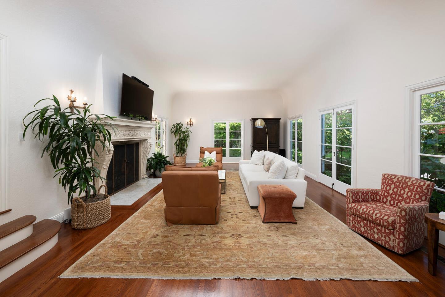 Detail Gallery Image 17 of 86 For 335 El Portal Ave, Hillsborough,  CA 94010 - 5 Beds | 3/1 Baths