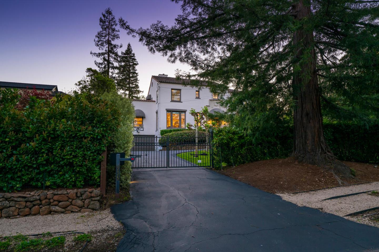 Detail Gallery Image 2 of 86 For 335 El Portal Ave, Hillsborough,  CA 94010 - 5 Beds | 3/1 Baths