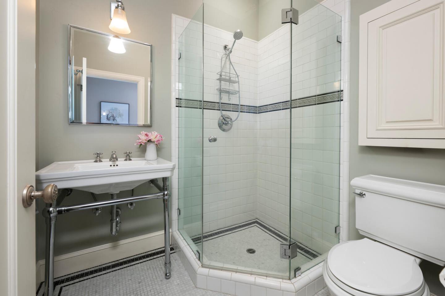 Detail Gallery Image 36 of 86 For 335 El Portal Ave, Hillsborough,  CA 94010 - 5 Beds | 3/1 Baths