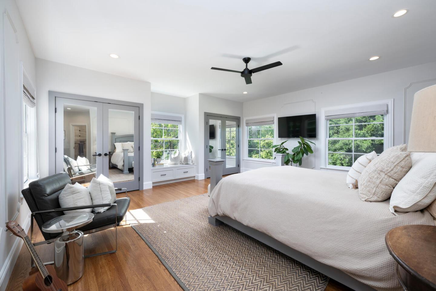 Detail Gallery Image 38 of 86 For 335 El Portal Ave, Hillsborough,  CA 94010 - 5 Beds | 3/1 Baths