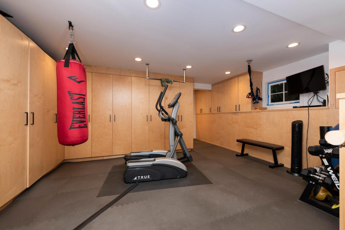 Detail Gallery Image 50 of 86 For 335 El Portal Ave, Hillsborough,  CA 94010 - 5 Beds | 3/1 Baths