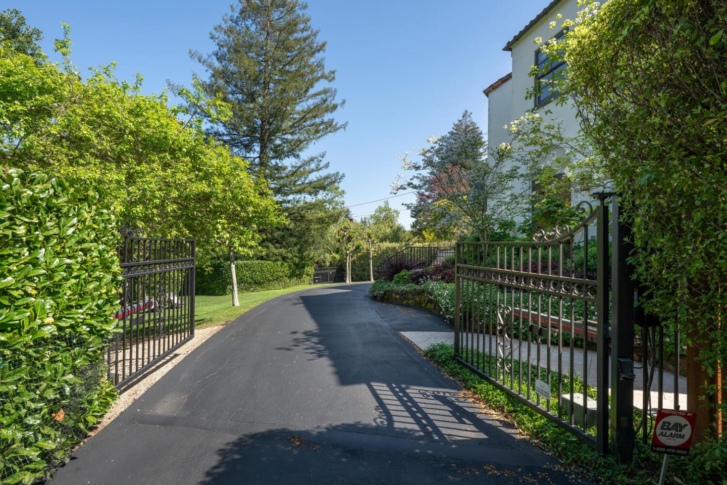 Detail Gallery Image 6 of 86 For 335 El Portal Ave, Hillsborough,  CA 94010 - 5 Beds | 3/1 Baths