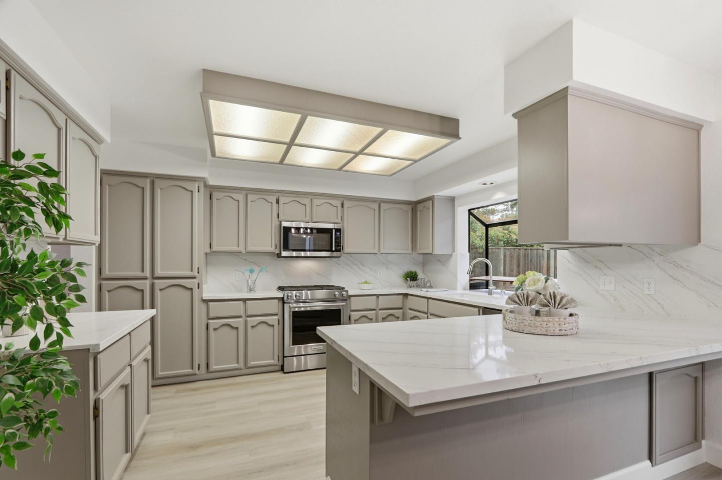 Detail Gallery Image 12 of 56 For 939 Bimmerle Pl, San Jose,  CA 95123 - 4 Beds | 2/1 Baths