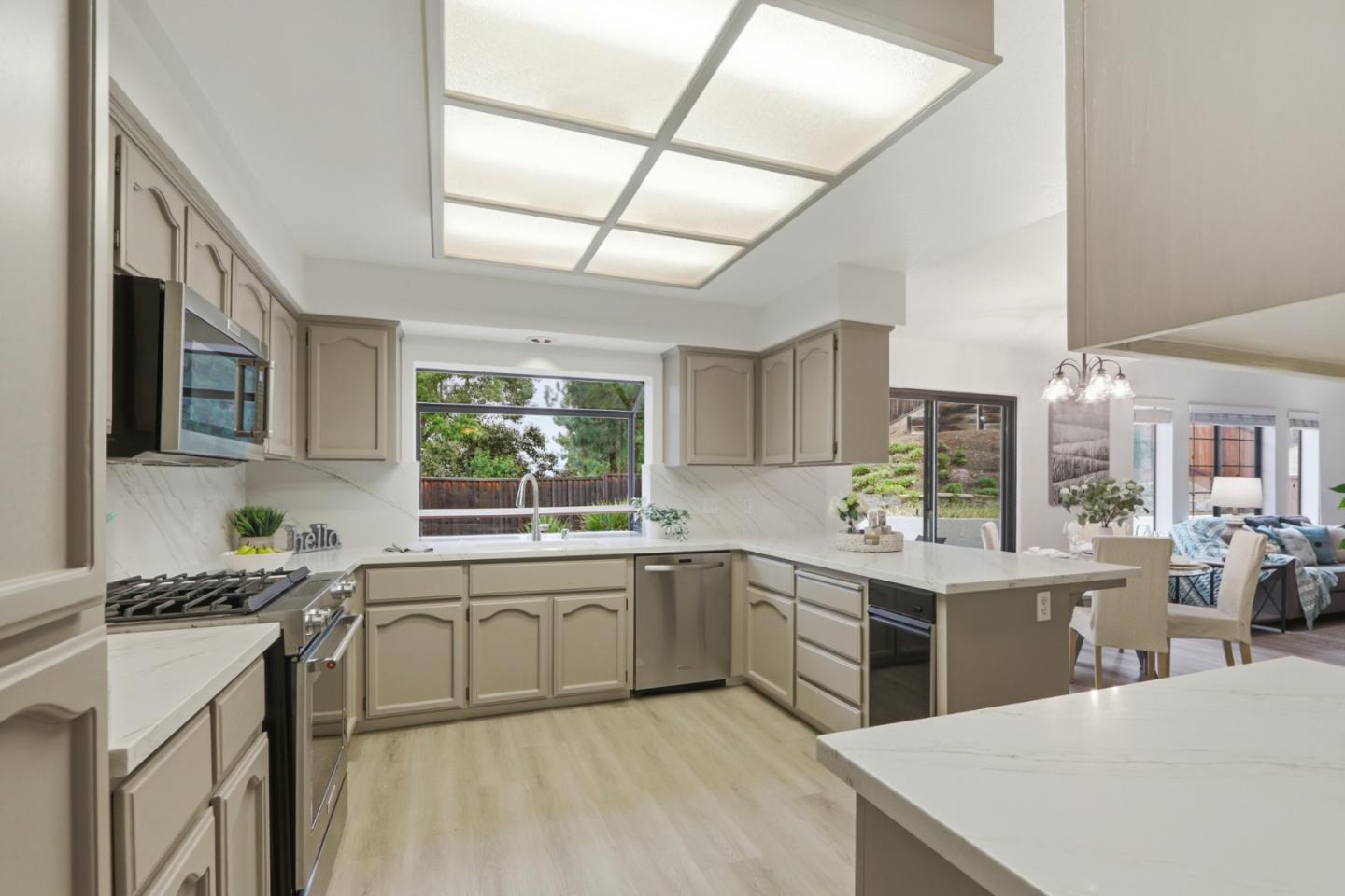 Detail Gallery Image 13 of 56 For 939 Bimmerle Pl, San Jose,  CA 95123 - 4 Beds | 2/1 Baths