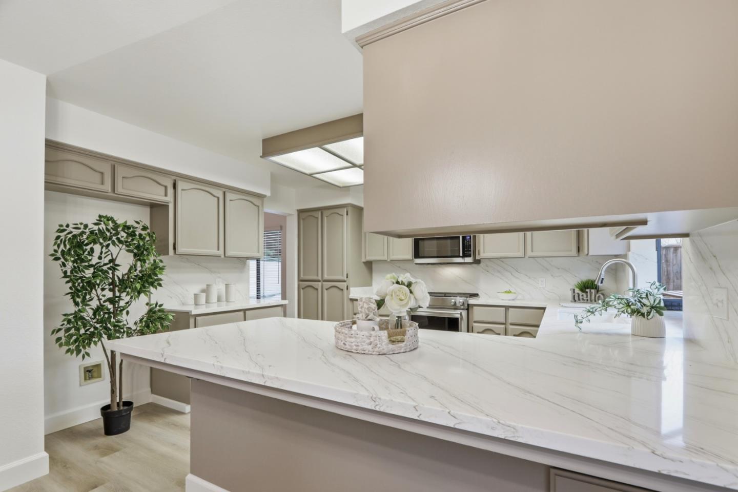 Detail Gallery Image 14 of 56 For 939 Bimmerle Pl, San Jose,  CA 95123 - 4 Beds | 2/1 Baths