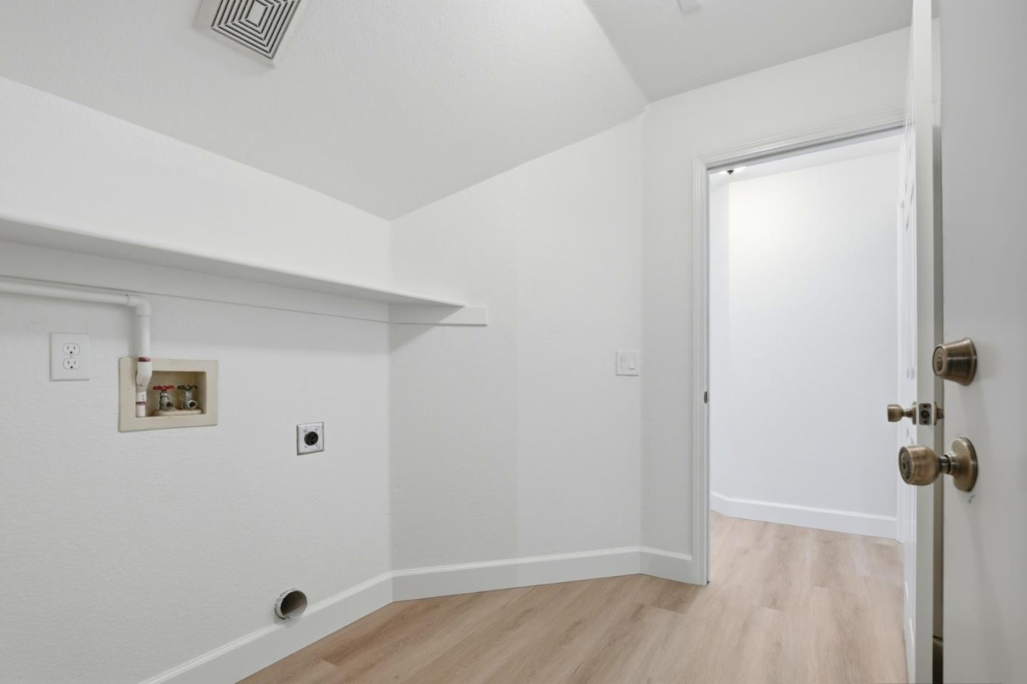 Detail Gallery Image 37 of 56 For 939 Bimmerle Pl, San Jose,  CA 95123 - 4 Beds | 2/1 Baths