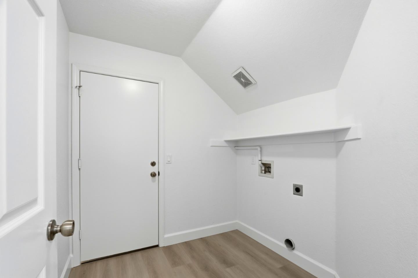 Detail Gallery Image 38 of 56 For 939 Bimmerle Pl, San Jose,  CA 95123 - 4 Beds | 2/1 Baths