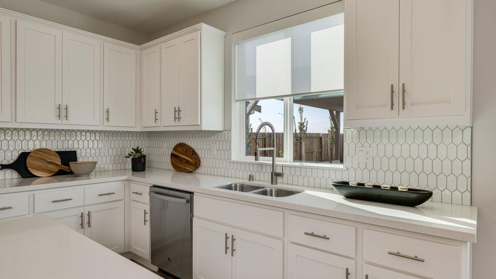 Detail Gallery Image 5 of 26 For 3238 Oak Trail Dr, Manteca,  CA 95337 - 3 Beds | 2/1 Baths