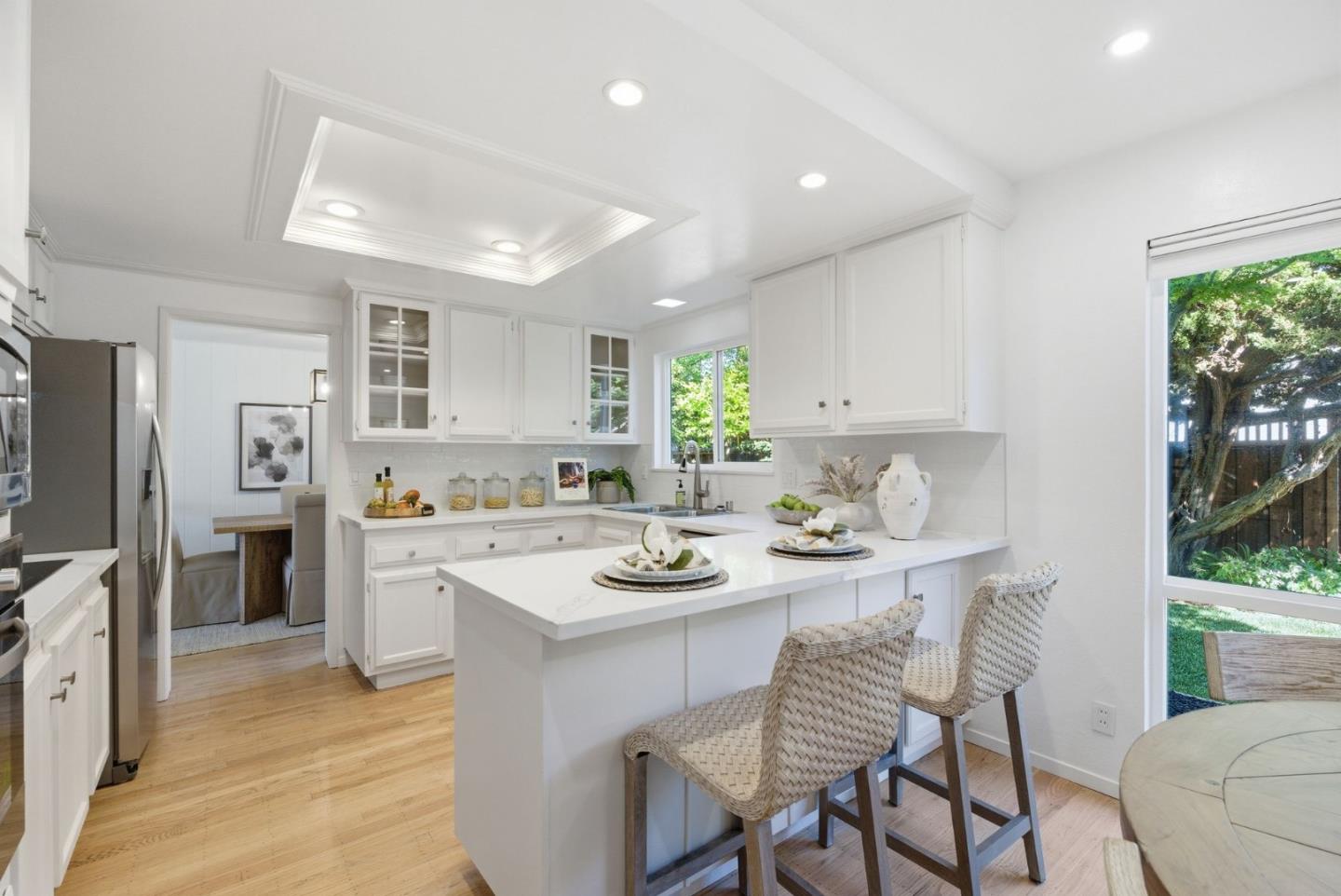 Detail Gallery Image 13 of 43 For 1004 Rubis Dr, Sunnyvale,  CA 94087 - 6 Beds | 3 Baths