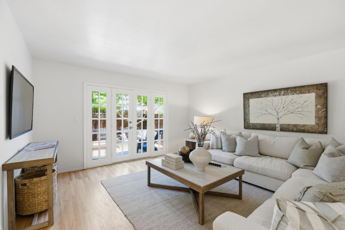 Detail Gallery Image 17 of 43 For 1004 Rubis Dr, Sunnyvale,  CA 94087 - 6 Beds | 3 Baths