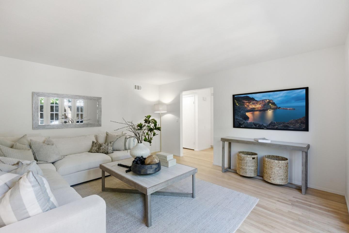 Detail Gallery Image 18 of 43 For 1004 Rubis Dr, Sunnyvale,  CA 94087 - 6 Beds | 3 Baths