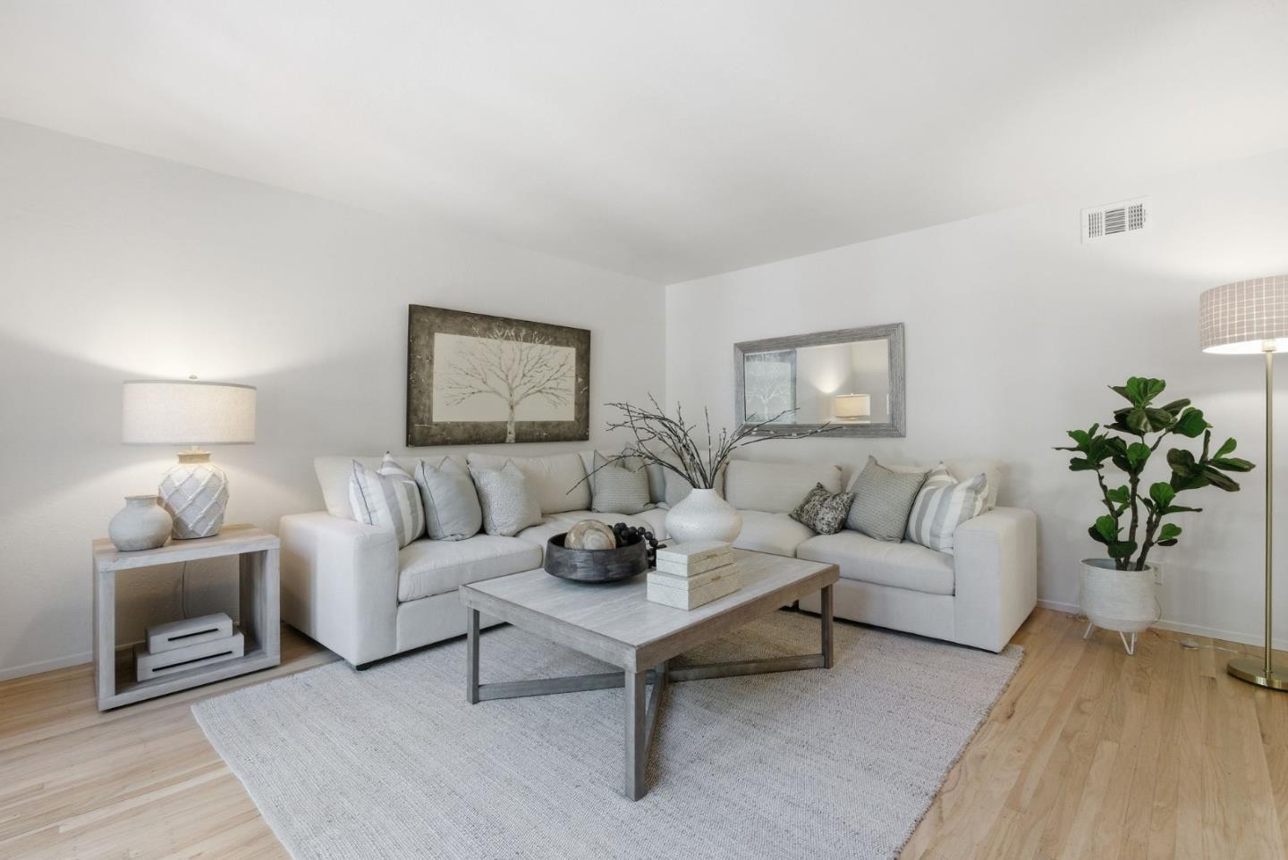 Detail Gallery Image 19 of 43 For 1004 Rubis Dr, Sunnyvale,  CA 94087 - 6 Beds | 3 Baths