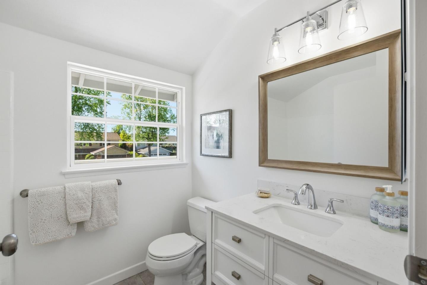 Detail Gallery Image 27 of 43 For 1004 Rubis Dr, Sunnyvale,  CA 94087 - 6 Beds | 3 Baths