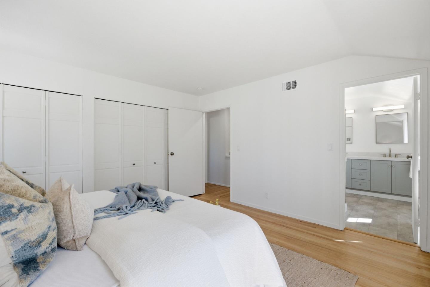 Detail Gallery Image 31 of 43 For 1004 Rubis Dr, Sunnyvale,  CA 94087 - 6 Beds | 3 Baths