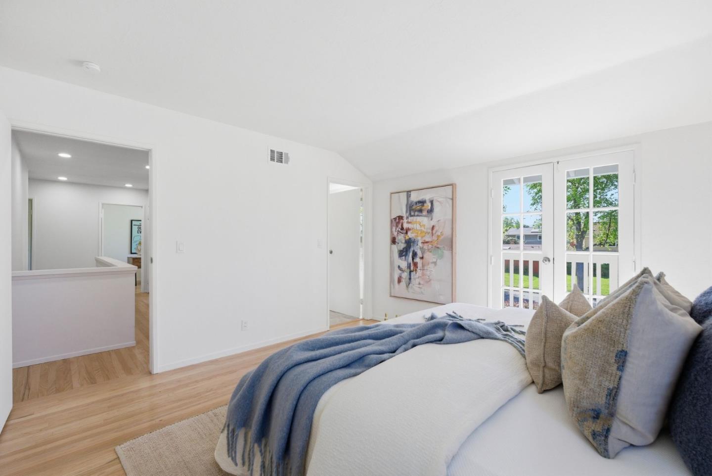 Detail Gallery Image 32 of 43 For 1004 Rubis Dr, Sunnyvale,  CA 94087 - 6 Beds | 3 Baths