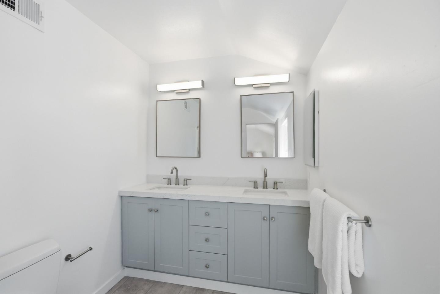 Detail Gallery Image 33 of 43 For 1004 Rubis Dr, Sunnyvale,  CA 94087 - 6 Beds | 3 Baths