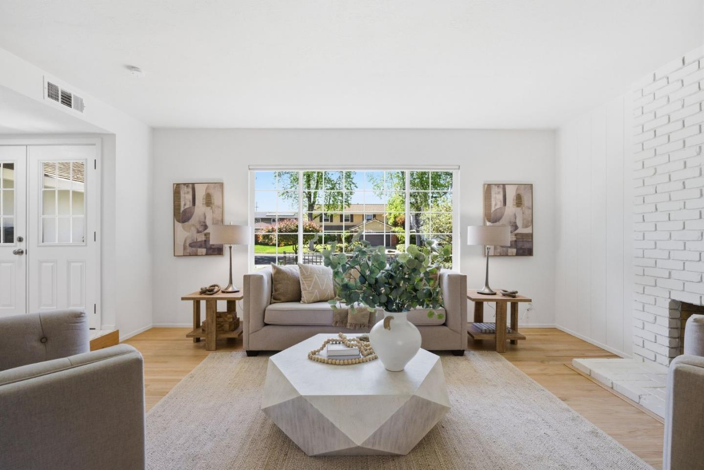 Detail Gallery Image 4 of 43 For 1004 Rubis Dr, Sunnyvale,  CA 94087 - 6 Beds | 3 Baths