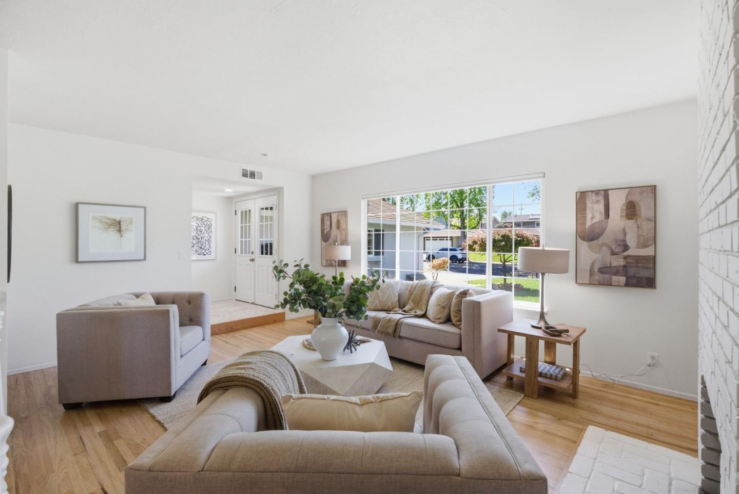 Detail Gallery Image 8 of 43 For 1004 Rubis Dr, Sunnyvale,  CA 94087 - 6 Beds | 3 Baths