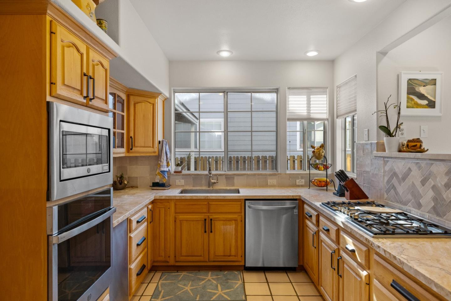 Detail Gallery Image 15 of 54 For 521 Hannon Ave, Monterey,  CA 93940 - 3 Beds | 2 Baths