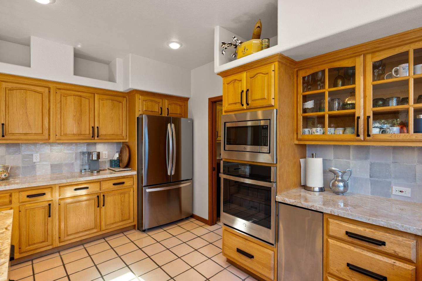 Detail Gallery Image 16 of 54 For 521 Hannon Ave, Monterey,  CA 93940 - 3 Beds | 2 Baths