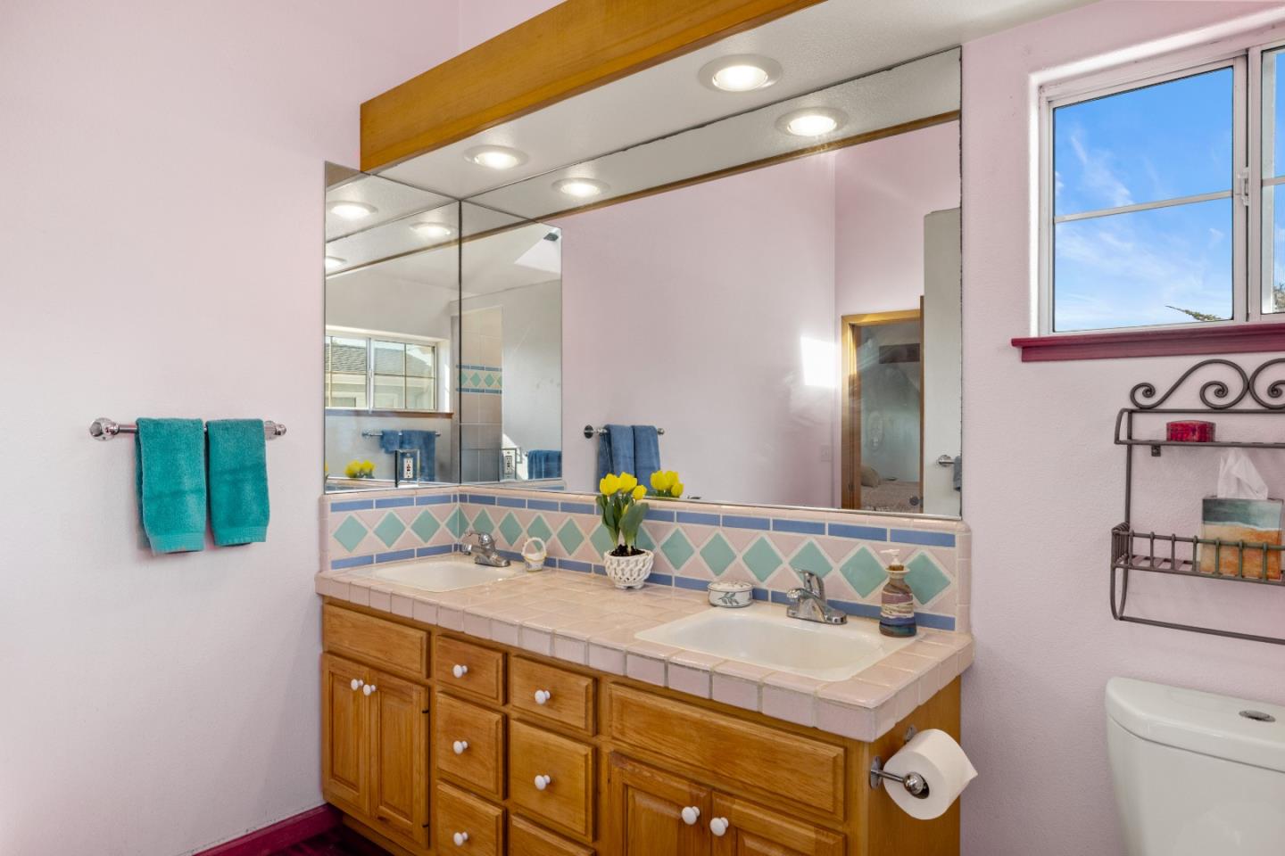 Detail Gallery Image 25 of 54 For 521 Hannon Ave, Monterey,  CA 93940 - 3 Beds | 2 Baths