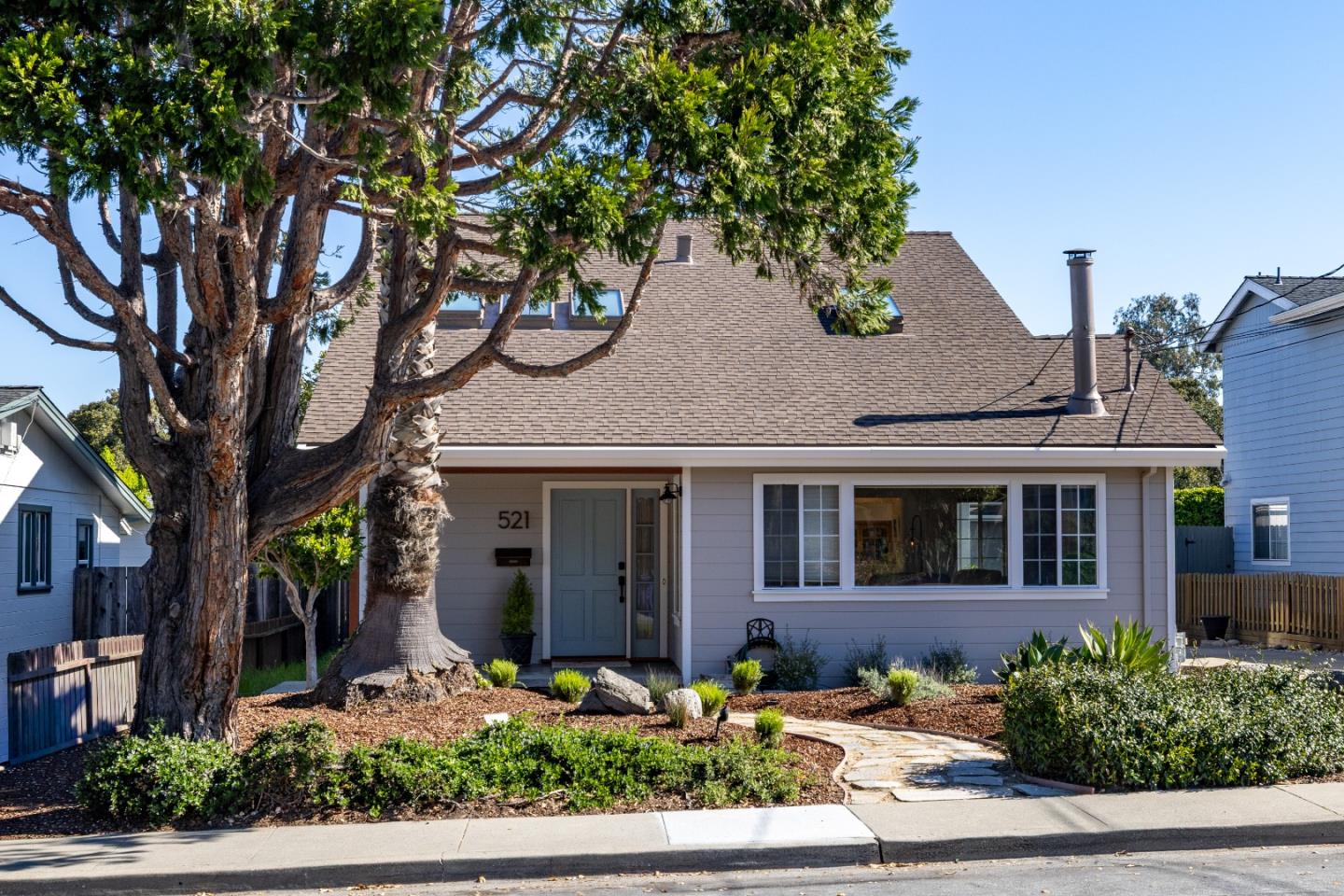 Detail Gallery Image 3 of 54 For 521 Hannon Ave, Monterey,  CA 93940 - 3 Beds | 2 Baths