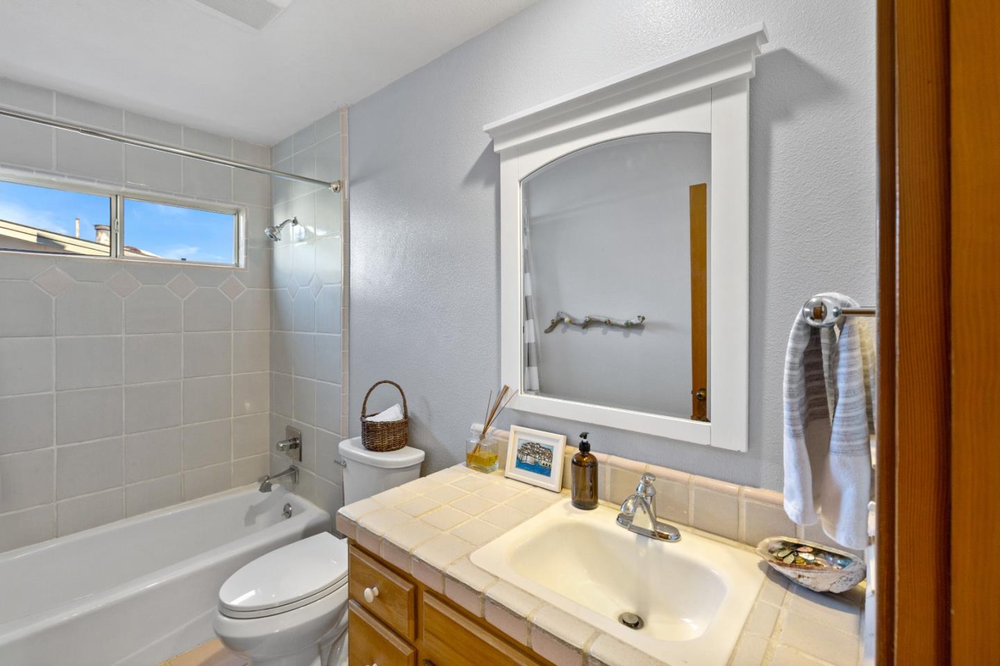 Detail Gallery Image 32 of 54 For 521 Hannon Ave, Monterey,  CA 93940 - 3 Beds | 2 Baths
