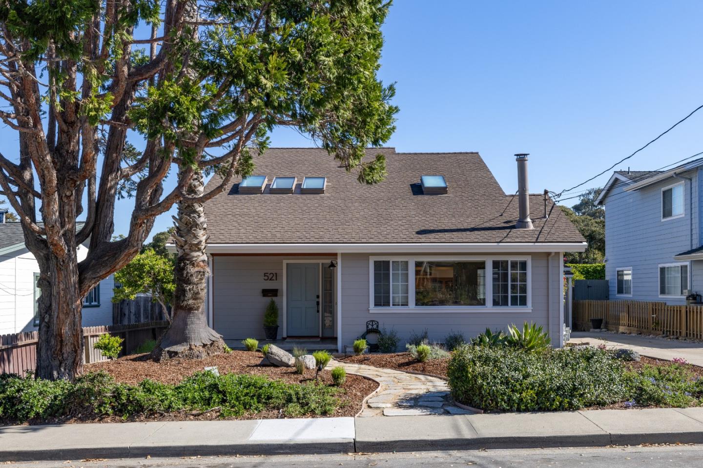 Detail Gallery Image 4 of 54 For 521 Hannon Ave, Monterey,  CA 93940 - 3 Beds | 2 Baths