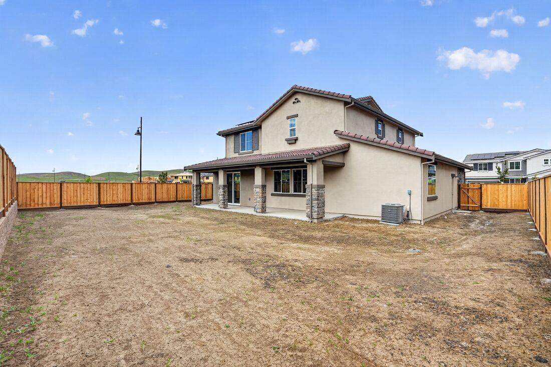 Detail Gallery Image 14 of 21 For 197 Golden Gate Ln, Vacaville,  CA 95687 - 4 Beds | 3 Baths